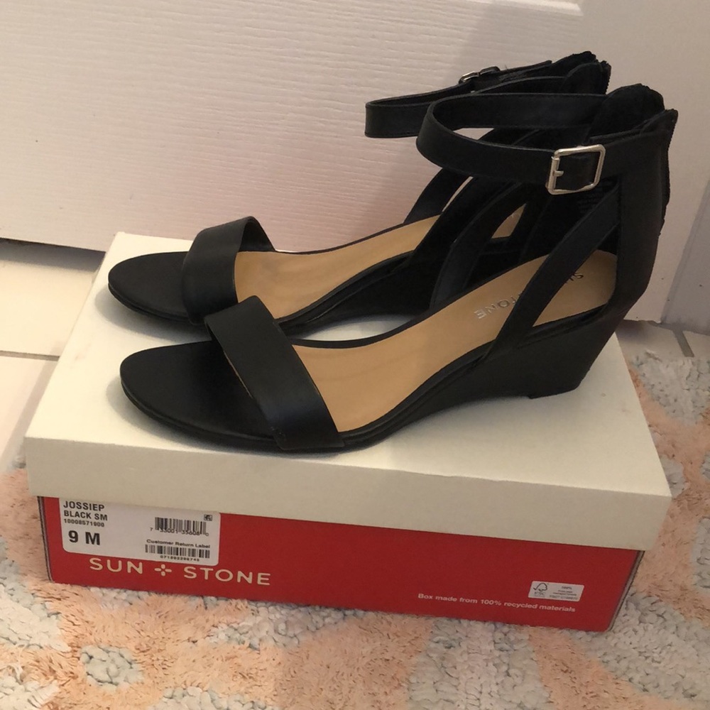Black Ankle Strap Kitten Heel Shoes⭐️